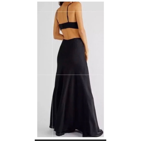 Free People x Fame & Partners Liv Maxi
Sexy Cut Out Dress size 8 - Picture 3 of 7